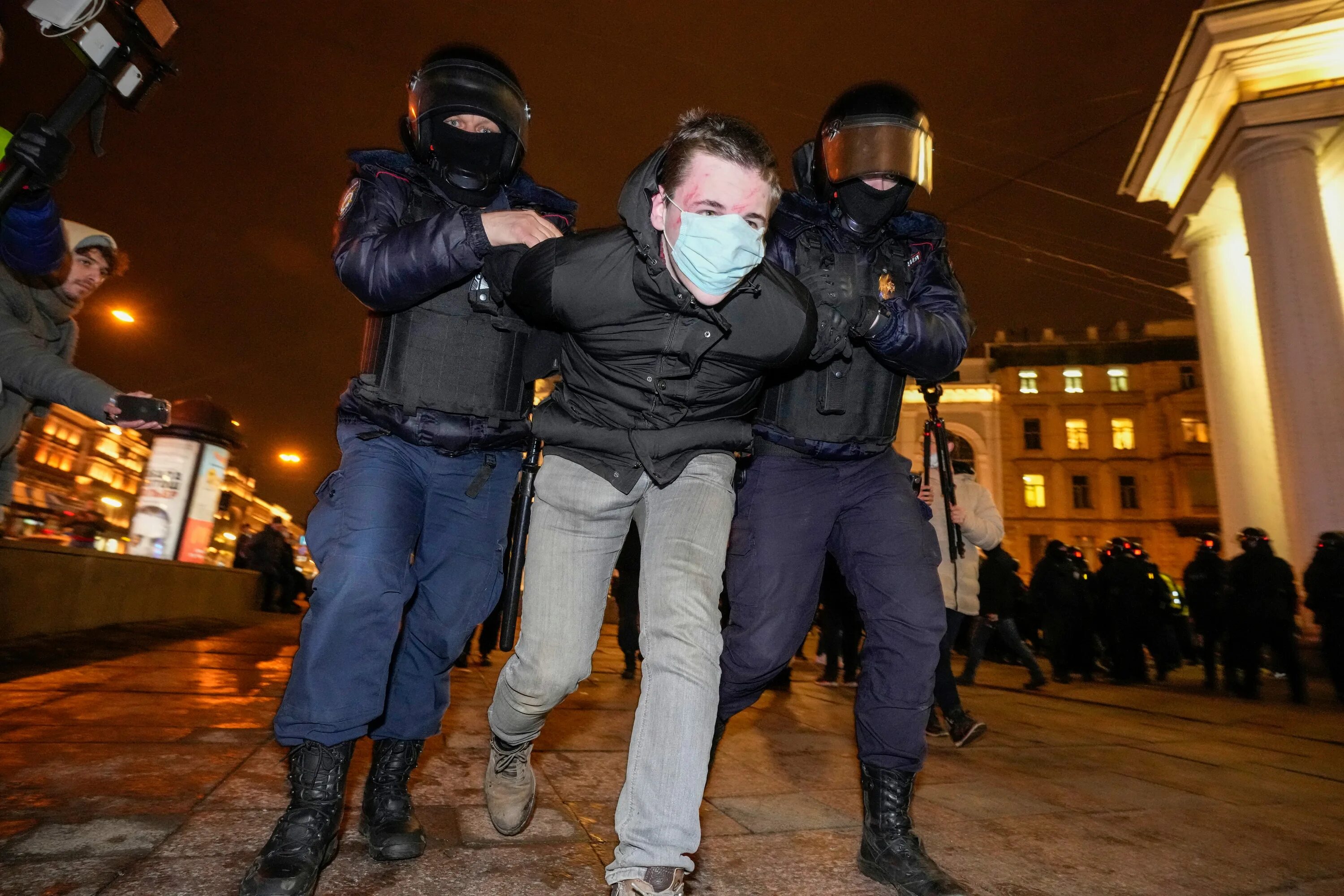 Протесты в Санкт-Петербурге. Протесты в Москве. Протесты в Москве против войны. Против нападения