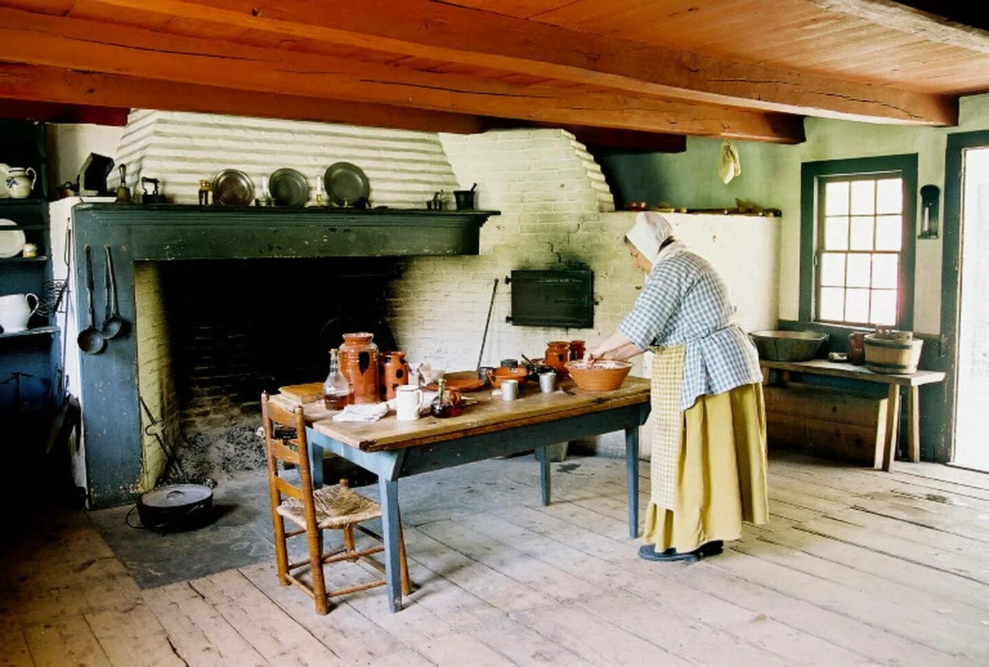 Living in the past. Servant in the past. The Kitchen of the 19th Century Minecraft.