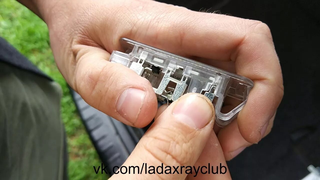 Как снять плафон xray Обживаем салон: установка заднего плафона подсветки салона 8450030708 Lada Ves