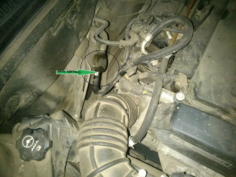 Пахнет бензином в салоне автомобиля причины. После запуска запах. После запуска запах. Запах бензина ваз 2107 инжектор. Топливный шланг шевроле лачетти 1.