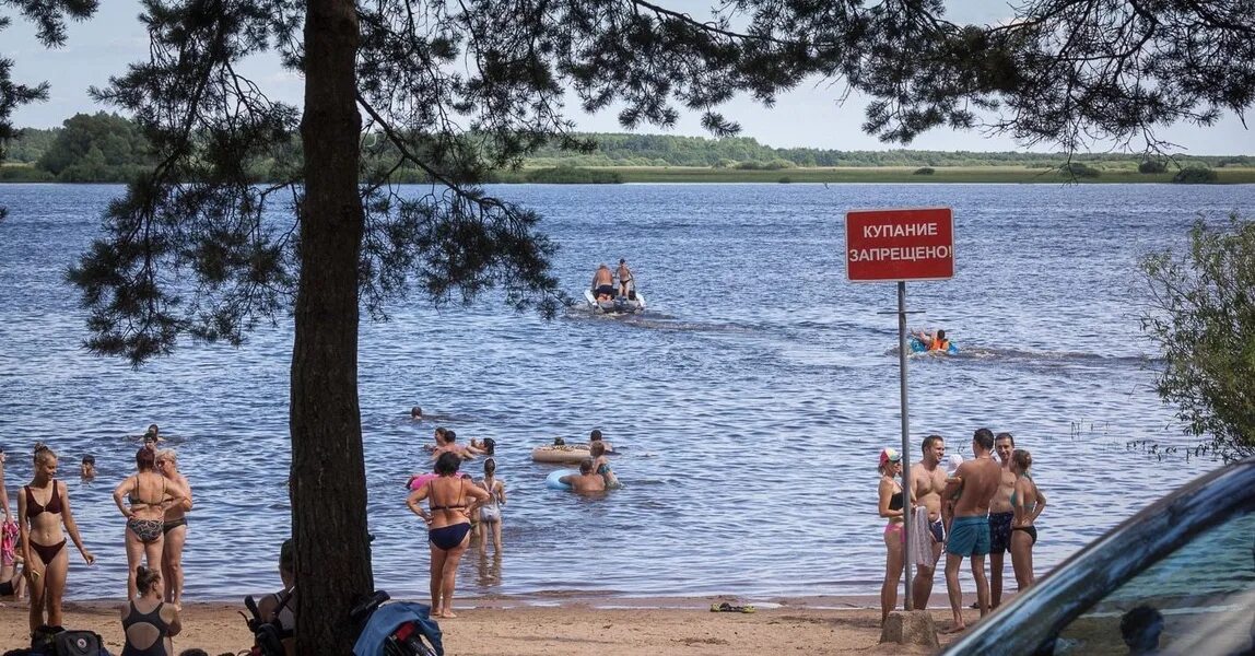 Новгород купаться. Купание в запрещенных местах. Место для купания. Купаться запрещено. Оборудованное место для купания.