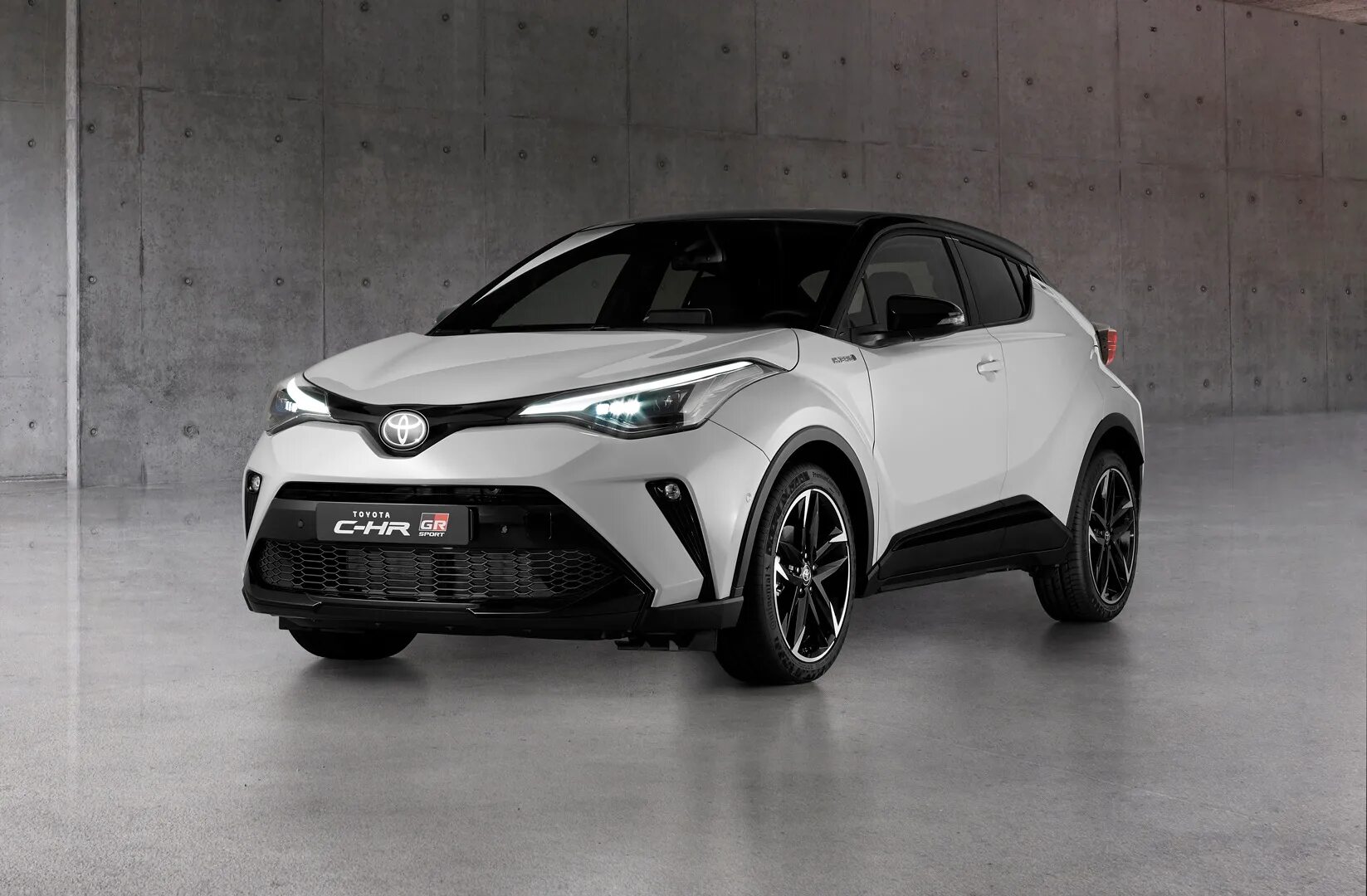 Кроссовер тойота цена. Toyota Chr 2021. Toyota c-HR 2021. Toyota Chr 2022. Тойота Chr 2021 новый.