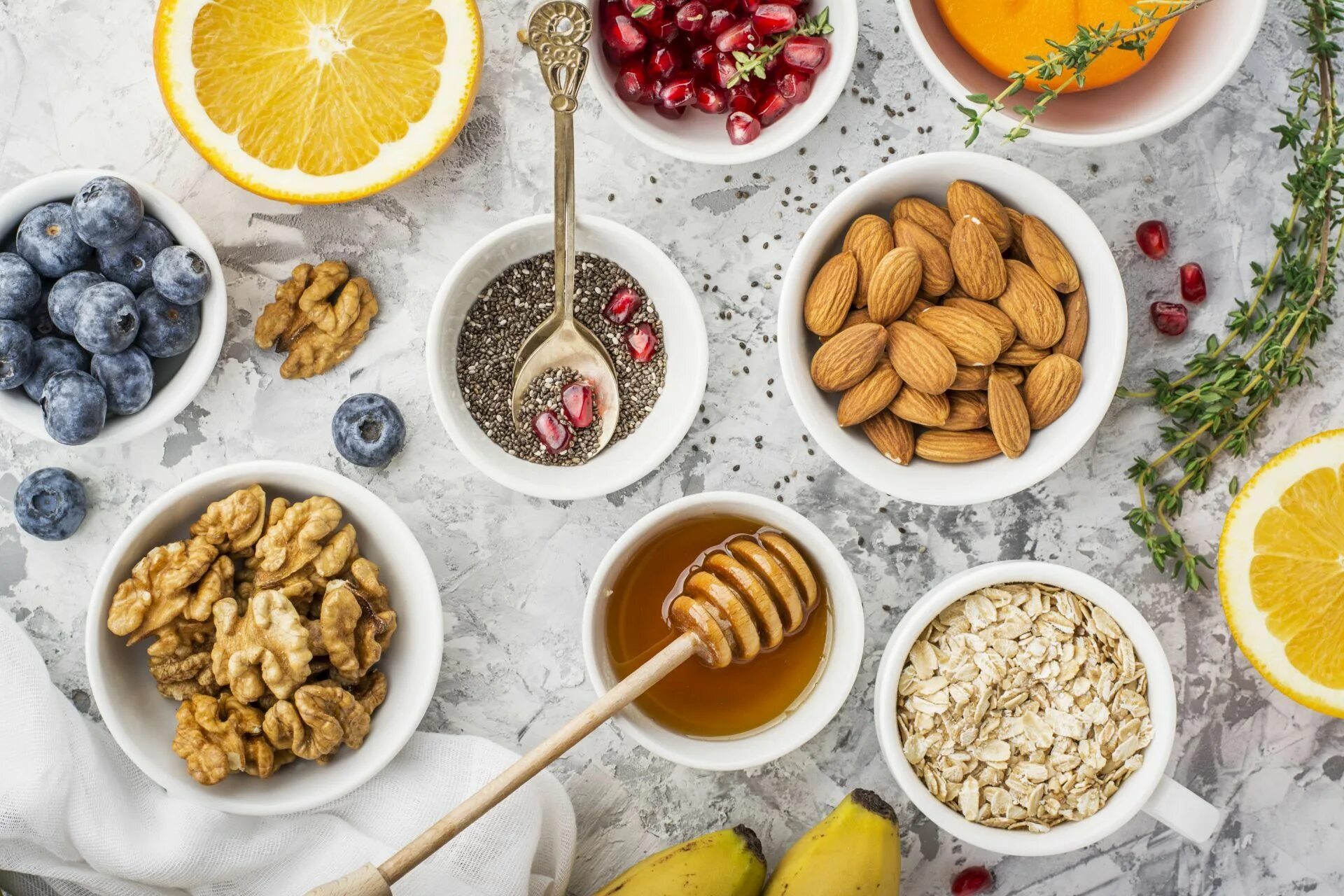 Be better food. Полезные сладости. Здоровое питание сладости. Перекусы орехами и сухофруктами. Здоровый перекус.