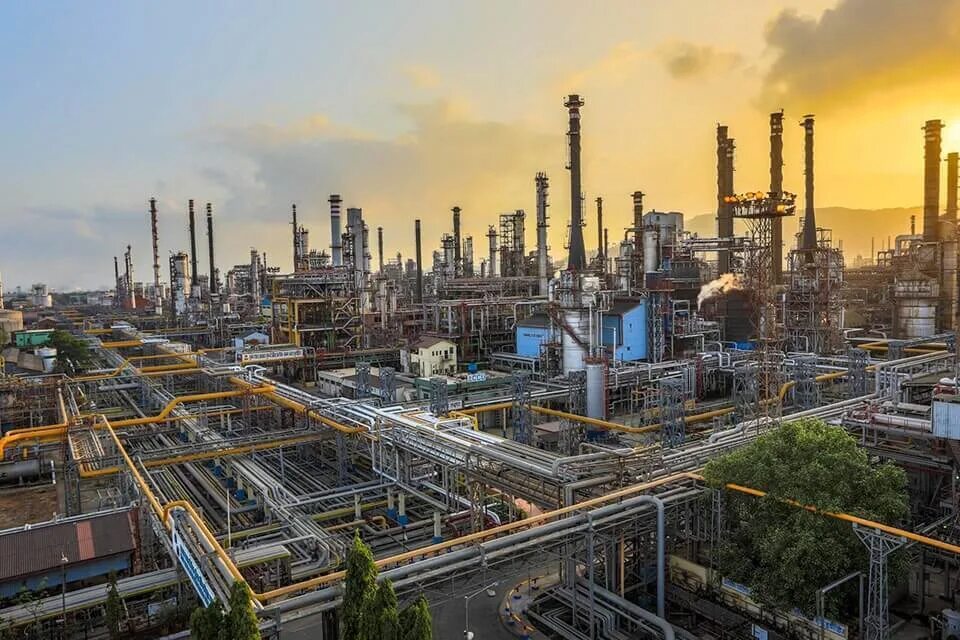 Нефтеперерабатывающий завод расположен в городе. Кременчугский нефтеперерабатывающий завод. бнпз бухарский нефтеперерабатывающий завод. самый крупный нпз в индии. rosneft refinery.