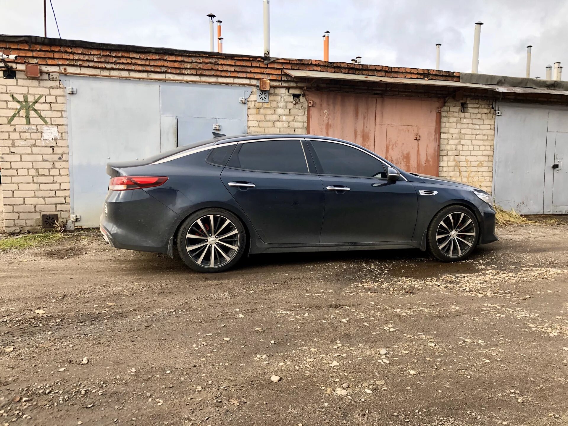 Диски оптима. Kia Optima r18. Kia Optima 225/50 r18. Колеса Киа Оптима r19. Kia Optima r17 черная.