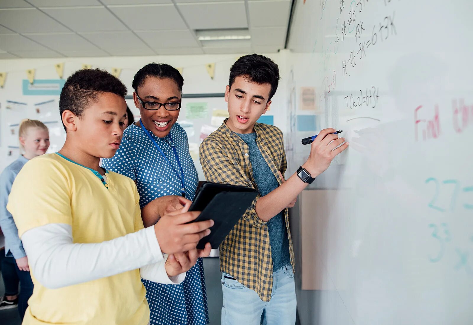 Блоггеры студенты. С уважением студент. Students in the Classroom. Английский язык студенты. Speak about your school