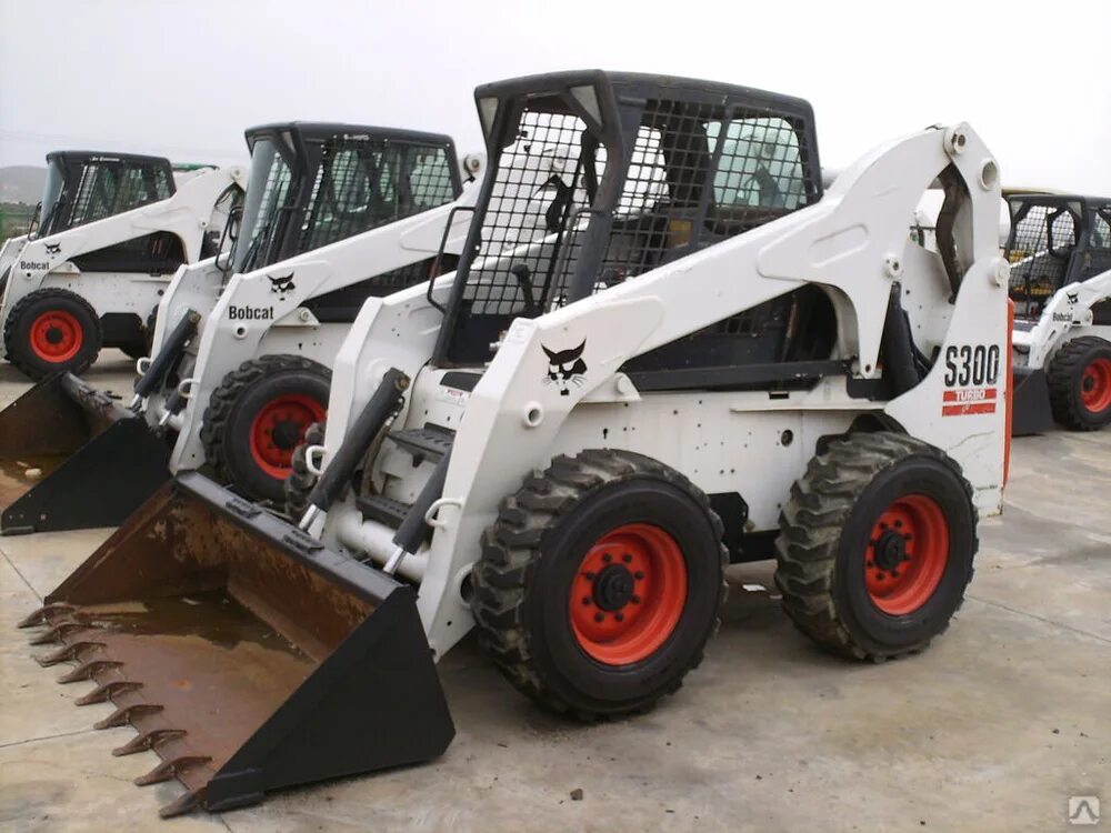 Погрузчик Bobcat s300. Погрузчик фронтальный Bobcat, s530, bctb428gcmd013452. Bobcat s530. Погрузчик фронтальный Bobcat s16b. Аренда погрузчика тонны