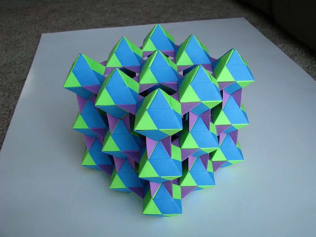 Кусудама икосаэдр. Математическое оригами. Оригами математические фигуры. Необычные геометрические фигуры из бумаги.