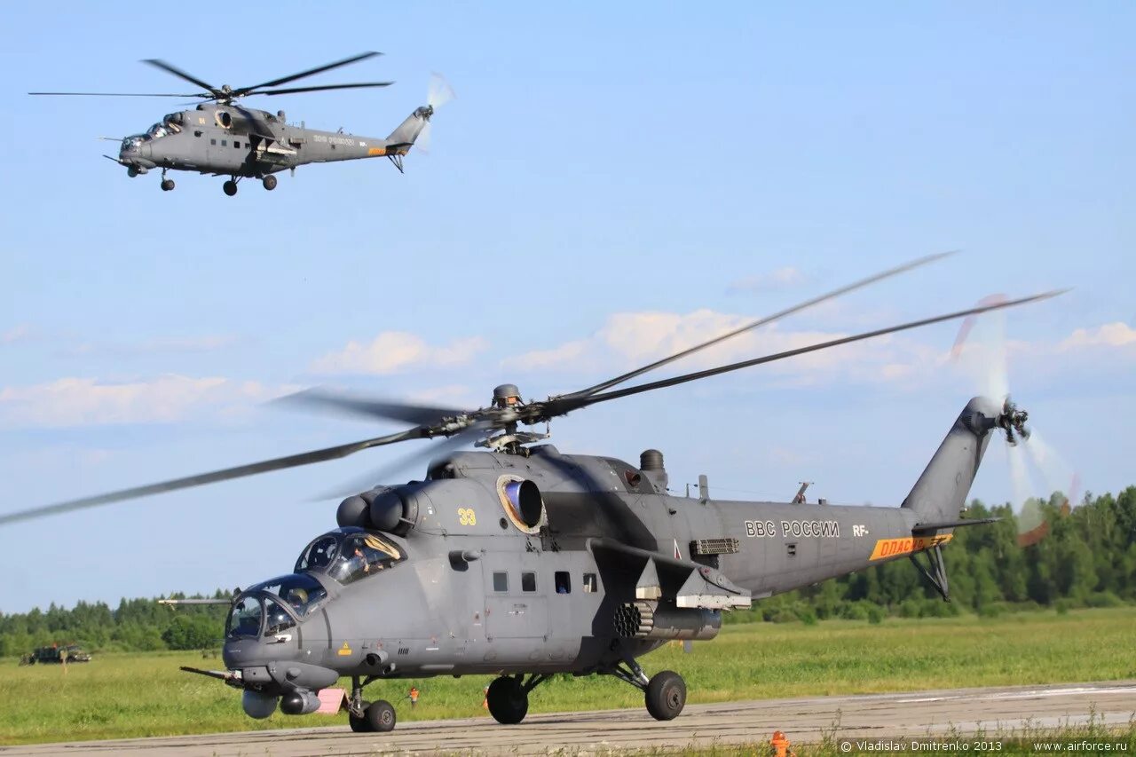 Лётчики на аэродром. Омское авиационное училище гражданской авиации. Аэродром черниговка полеты су 25. P-63 кингкобра. Аэродром черниговка полеты су 25.