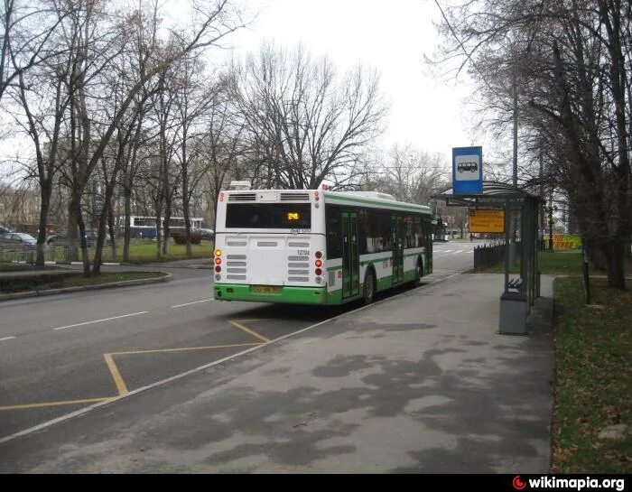 Автобус не остановился на остановке. Остановка автобуса. Остановка маршрутных транспортных средств. Маршрутное транспортное средство. Автобусная разметка.