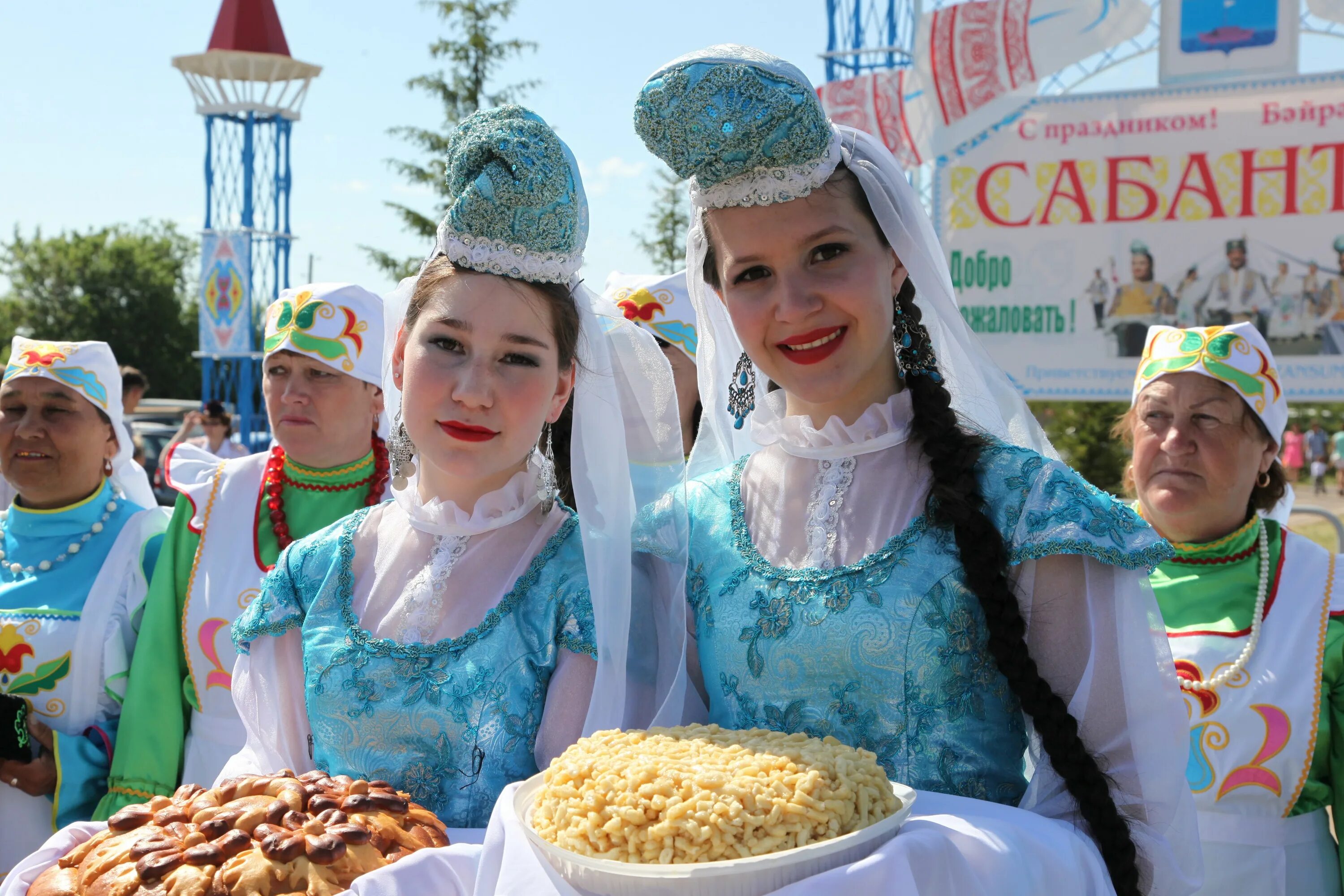 Сценарии татарского праздника. Национальный праздник татар Сабантуй. Эмель праздник татар. Татарстан обычаи. Татарский породный праздник.