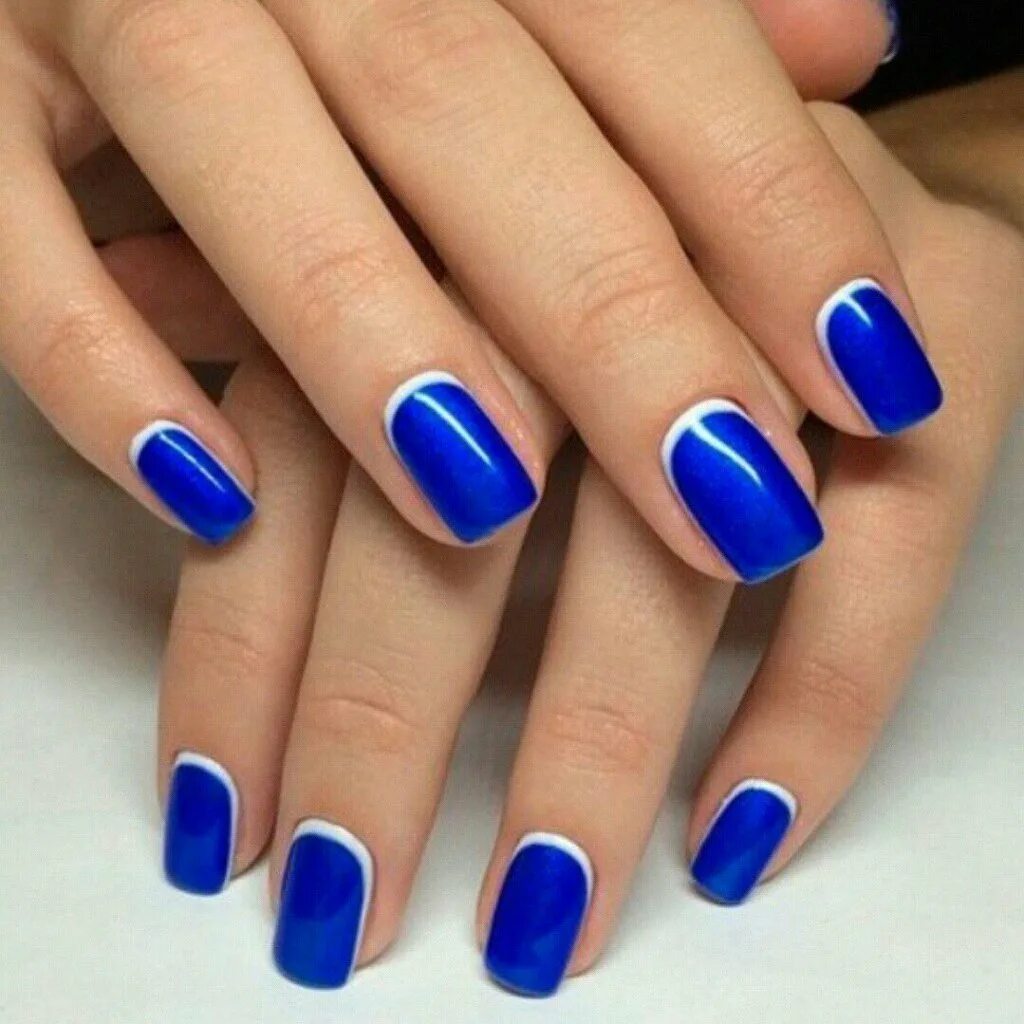 French blue. Синий маникюр. Маникюр синий френч. Синий френч на ногтях. Синие короткие ногти.