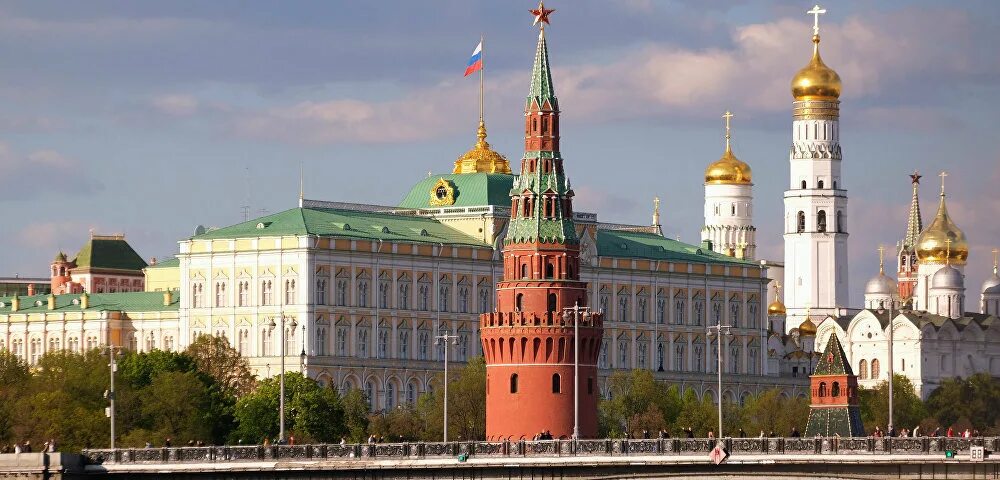 Белоснежный кремль. Белый московский кремль. Пивзавод белый кремль. Дом правительства в кремле. Бел кремль.