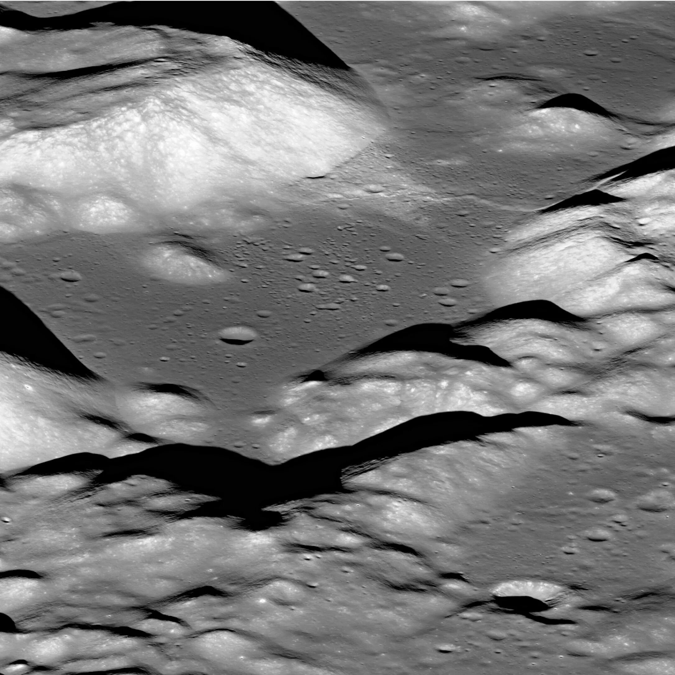 Бывают ли на Луне лунотрясения. Аполлон 17 LRO. Землетрясение на Луне. Разлом Луны. Сжатие луны