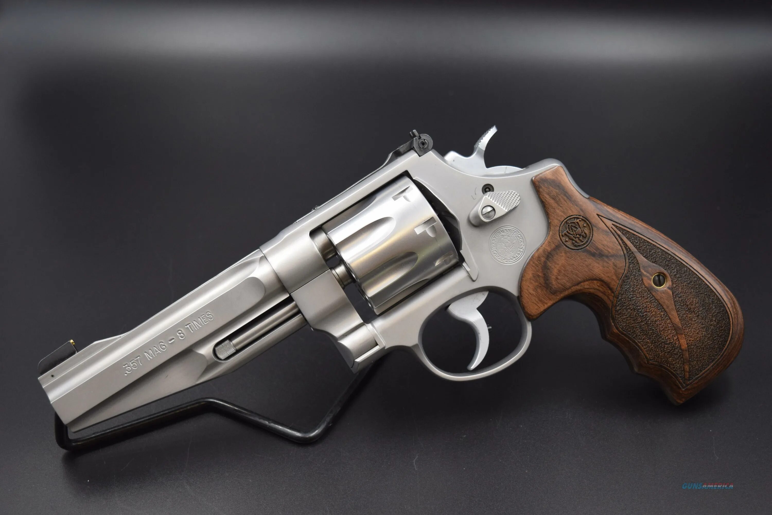 Магнум 357 револьвер. Револьвер 357 Magnum. Smith & Wesson Performance Center model 627. S W 357 Magnum Revolver. Смит и Вессон 357 Магнум.