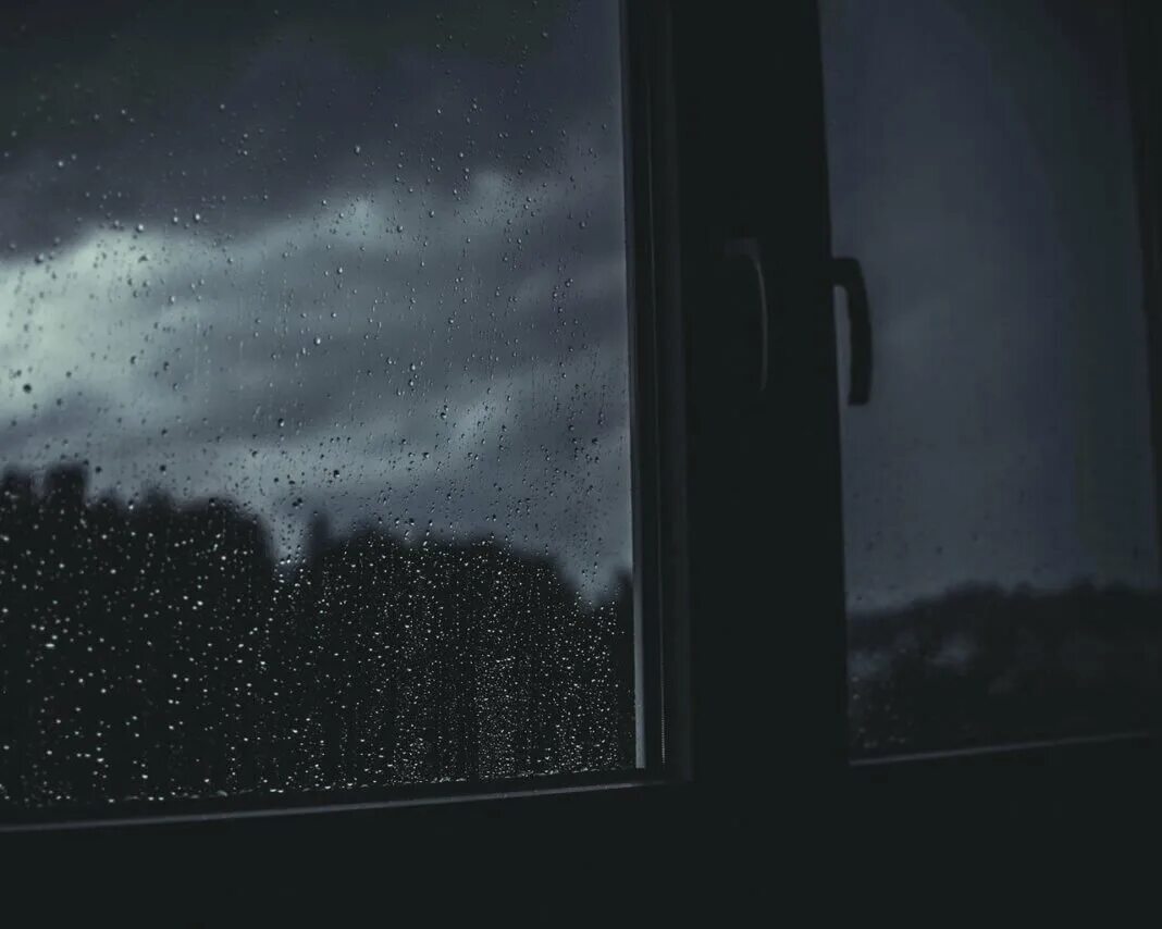 Window with rain. Бури за окном песня. Буря за окном. Бури за окном песня. Песня ревела буря дождь шумел текст.