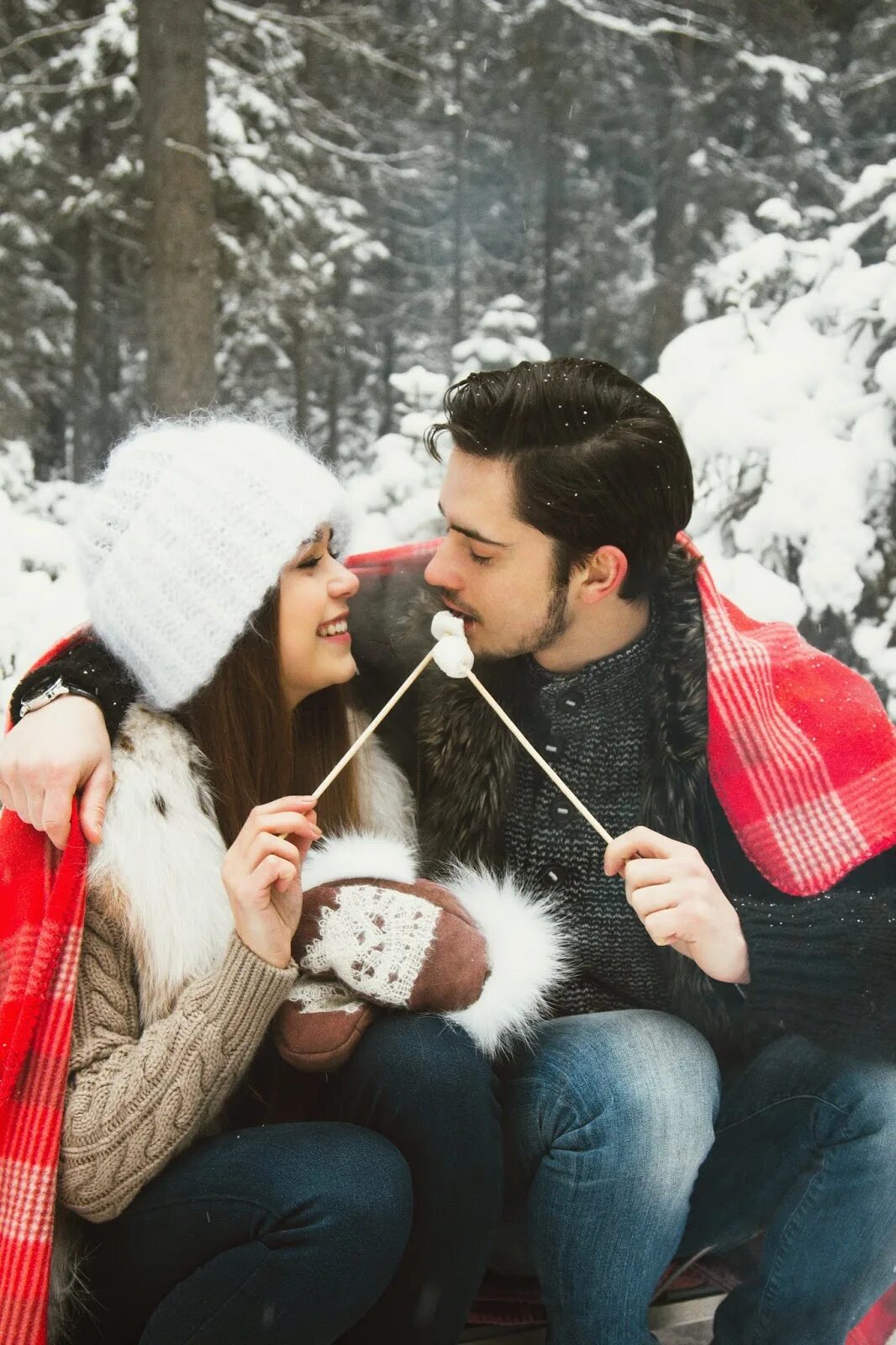 Russian romance. Зимняя фотосессия. Фотосессия зимой. Влюбленные зима. Зимняя фотосессия в лесу.