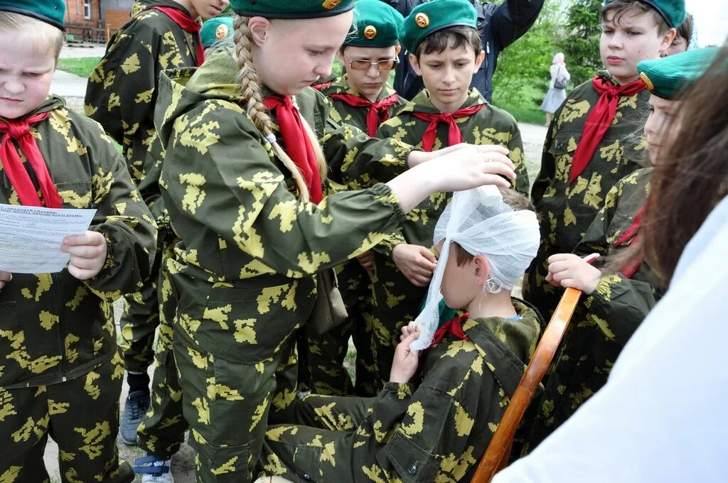 Зарница медицина. Военно патриотические игры для школьников. Детская Зарница. Зарница в школе. Детская игра Зарница.