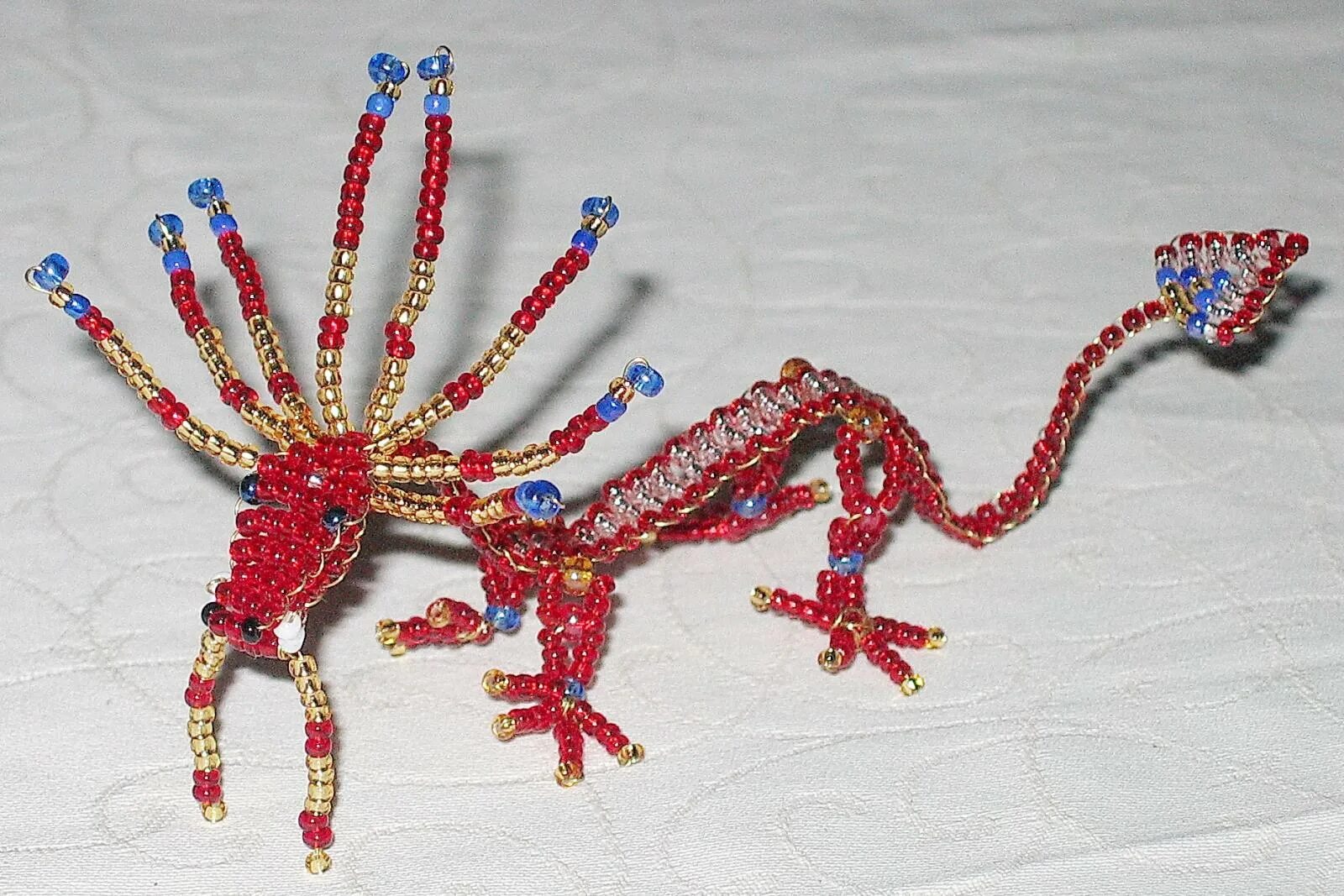 Как сделать дракона из бисера для начинающих. Фигурки из бисера дракон. Дракончик из бисера объемный. Как сделать дракона из бисера для начинающих. Плетение из бисера дракон.