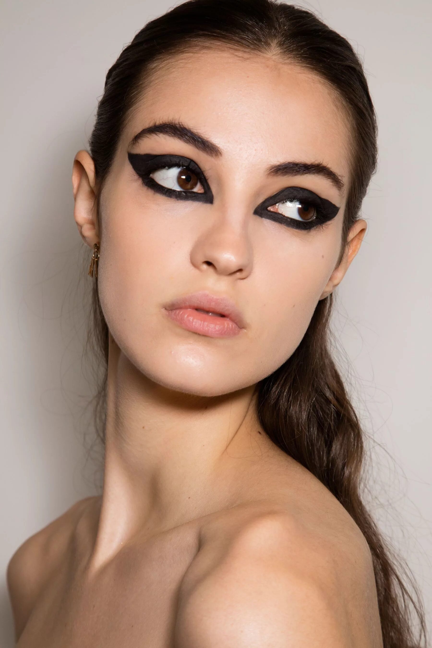 Black eyeliner. Стрелки макияж. Макияж кошачий глаз.