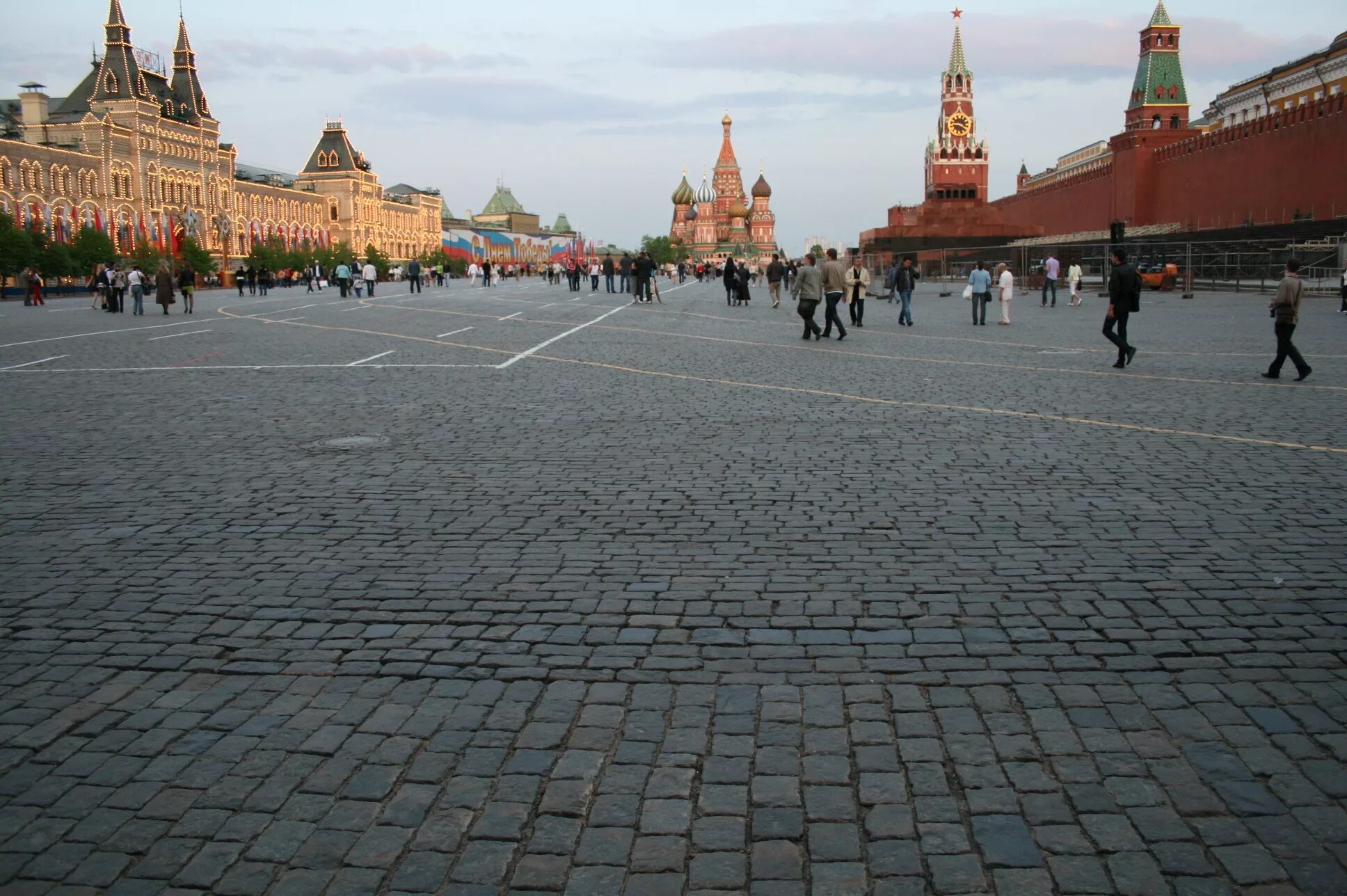 Кремлевская плита. Булыжная Мостовая на красной площади. Мавзолей Ленина в Москве. Брусчатка в Москве на красной площади. Москва Кремлевская набережная мощение.