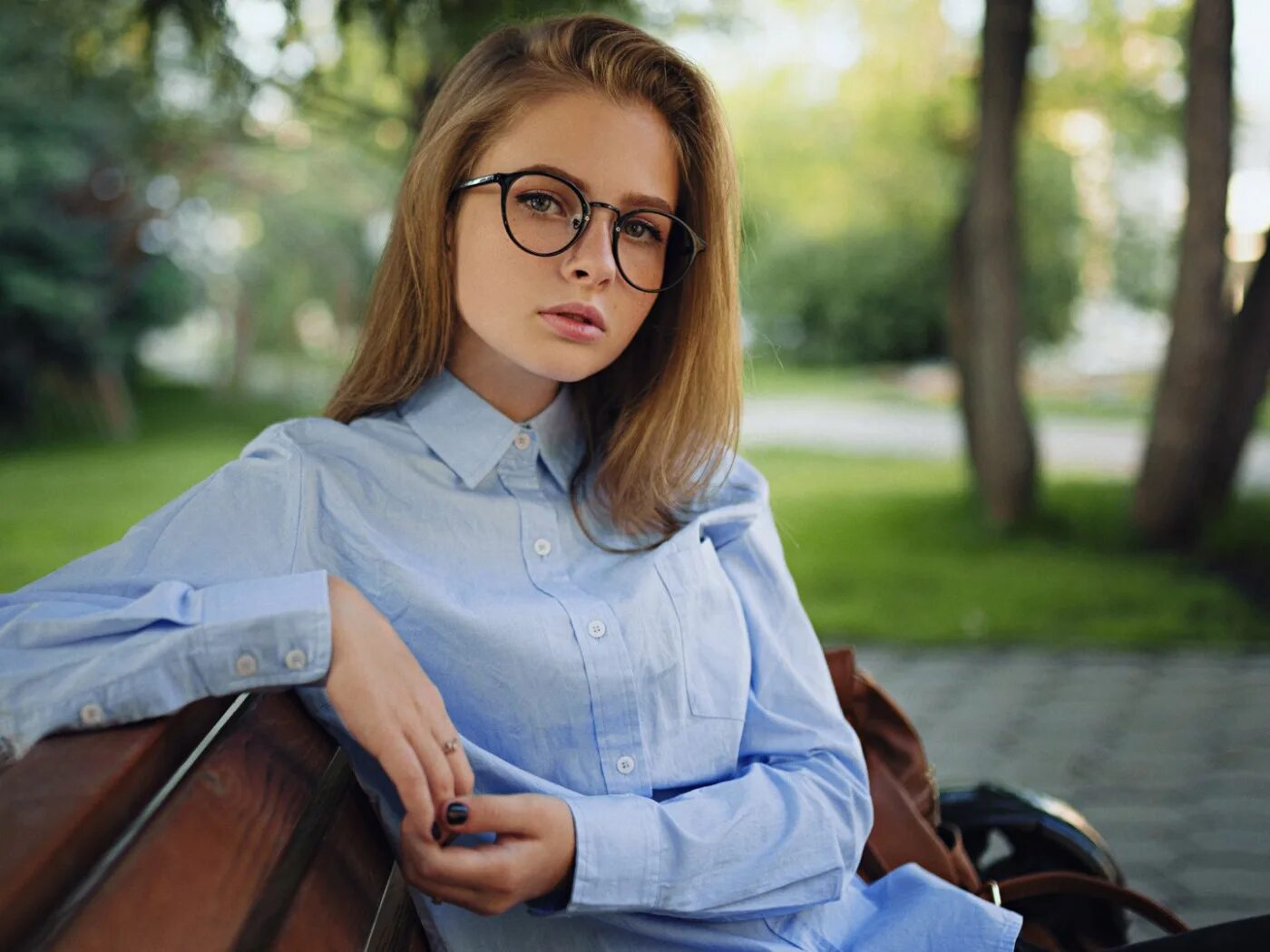 красивые интеллигентные женщины. интеллигентная девушка. симпатичная девушка в очках. интеллигентная женщина. интеллигентная девушка.