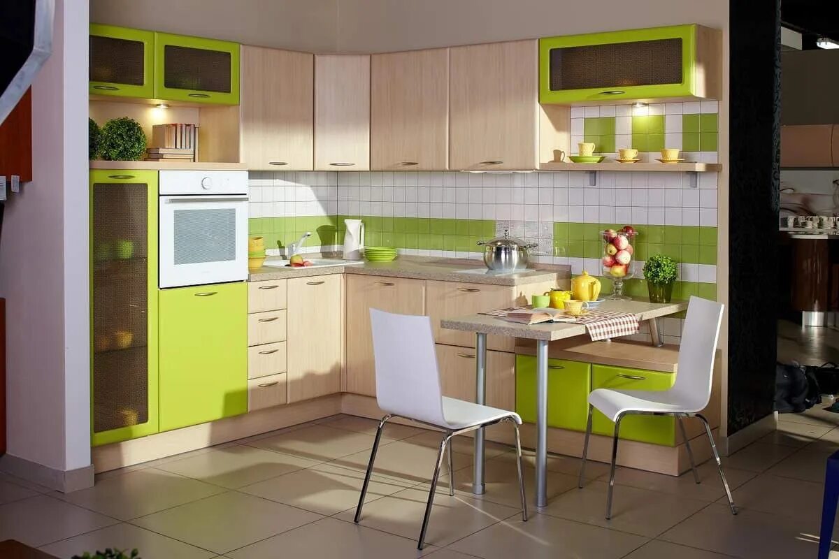 Кухня 6 кв м в стиле прованс. Зеленая кухня. Кухня ксения базис модульная. Как подобрать маленькую кухню. Холодильник на кухне.