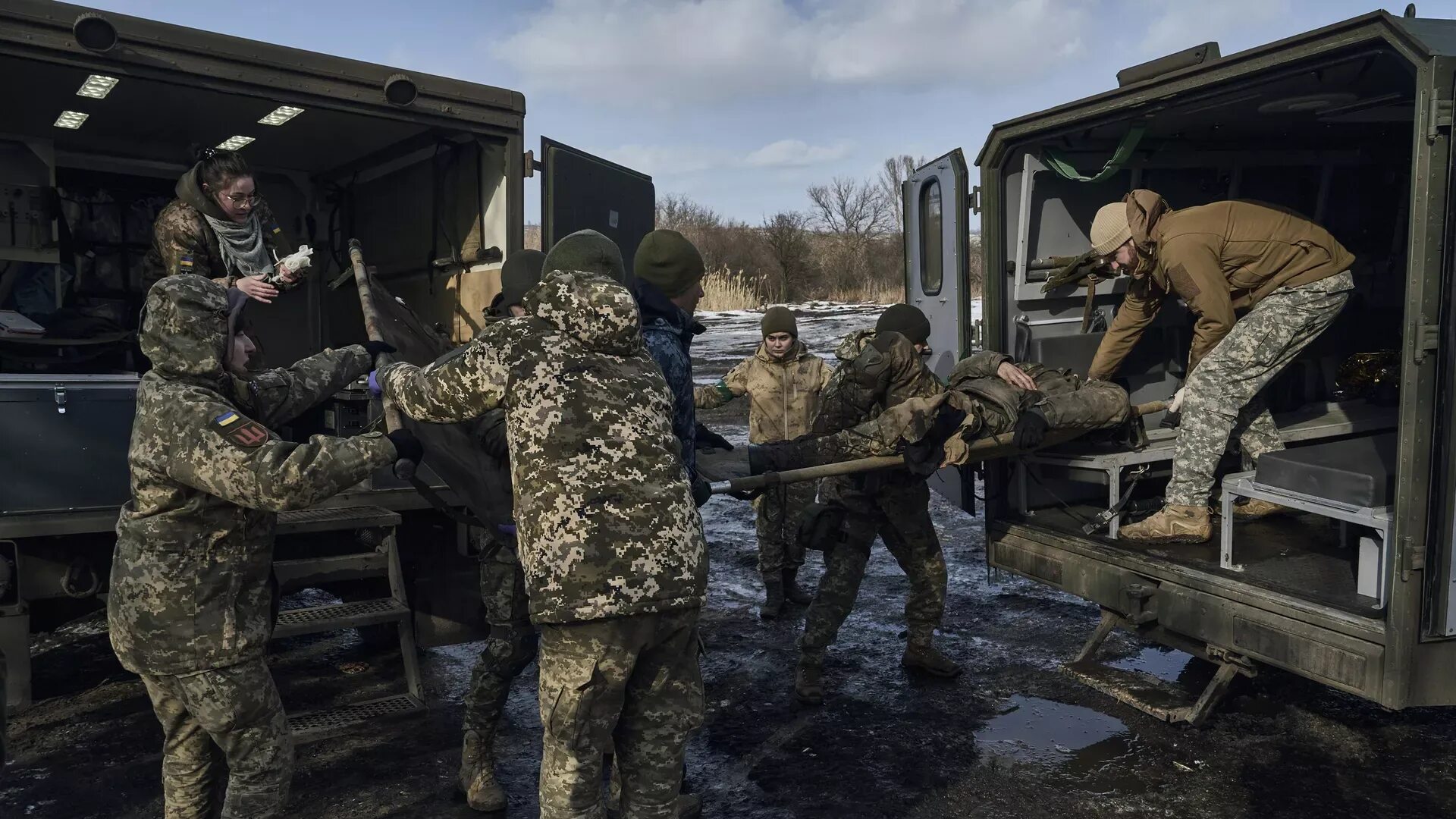 Потери всу за время сво. Военный эксперт. Убитые украинские солдаты в Бахмуте.