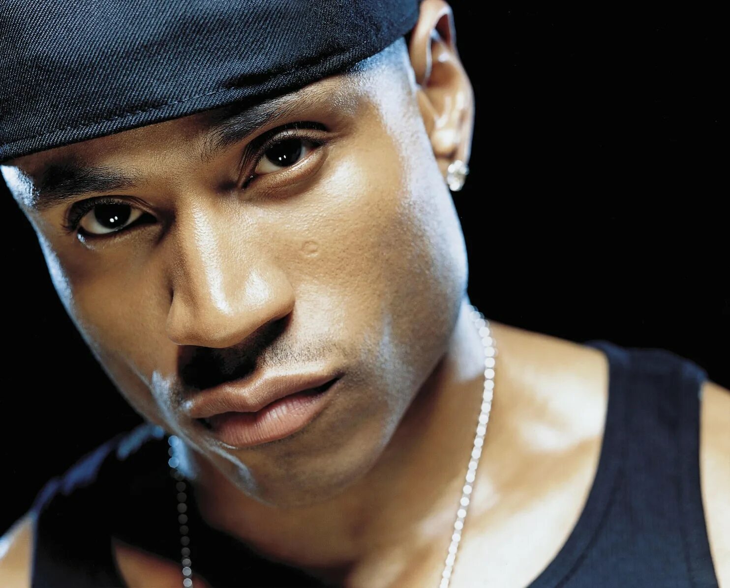 Популярные хип хоп исполнители. L l cool j. ll cool j хип-хоп-исполнитель. ll cool j американский исполнитель. ll cool j - todd smith.
