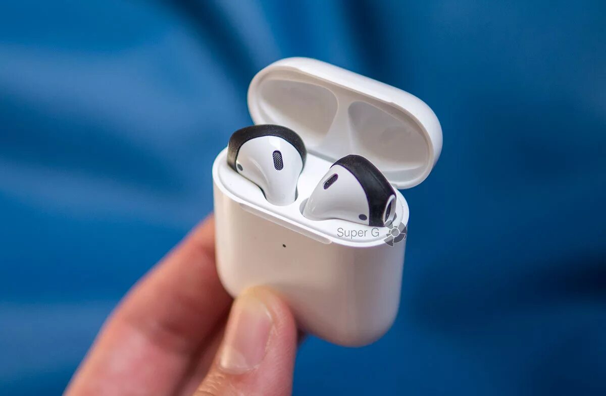 Выпадают airpods. Айрподс 2. Айрподс 3. AIRPODS 13 Pro. AIRPODS 2 вакуум.