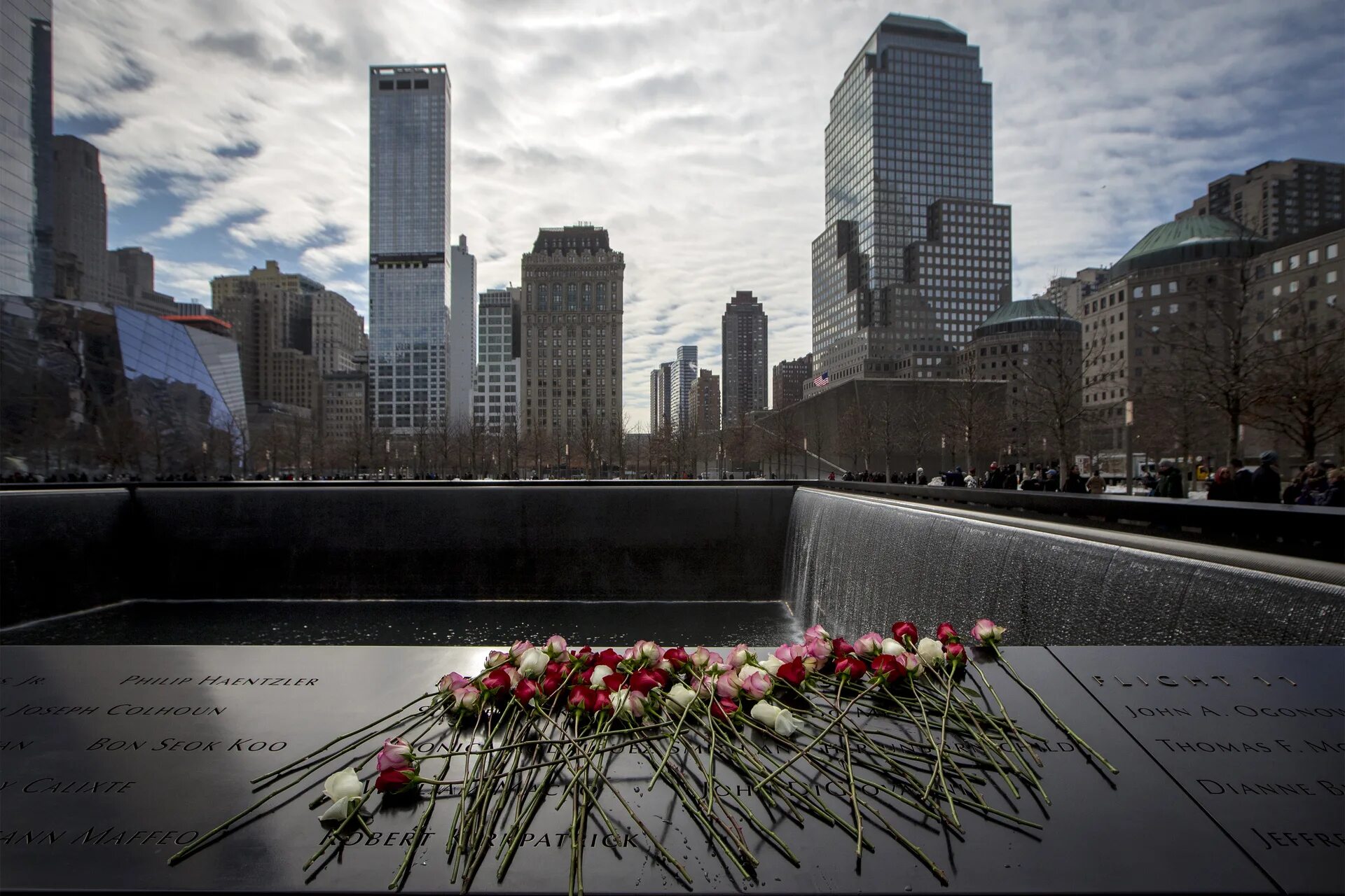 Мемориал башни Близнецы в Нью-Йорке. Мемориал 9/11 в Нью-Йорке. Мемориал 11 сентября в Нью-Йорке. Мемориал 911 в Нью-Йорке.