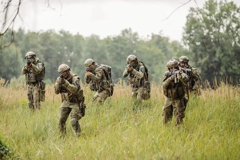 Бежать солдатский. Running soldier. Бежать солдатский. Бежать солдатский. Рисунок бегущих солдатов.