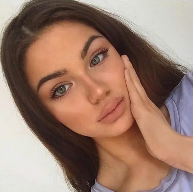Инста сама. Красивые брови для девушек 17 лет. девушка 18 лет брови форма. красивые брови инстаграм. макияж для 19 лет девушке.