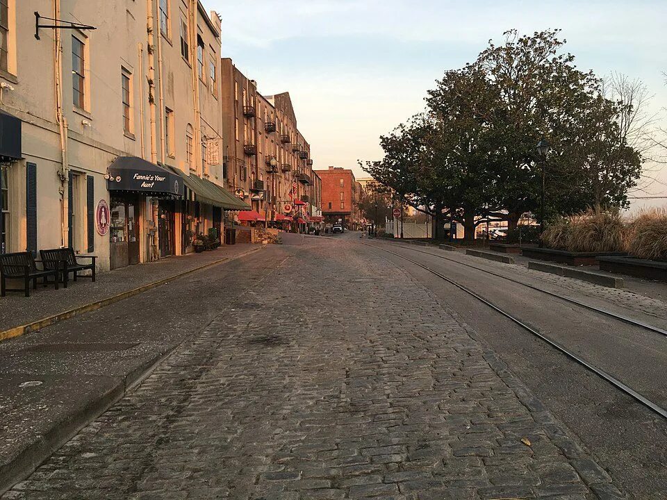 Ривер стрит. Джорджия улицы. Savannah historic District. Клубный квартал Riverstreet. Street river