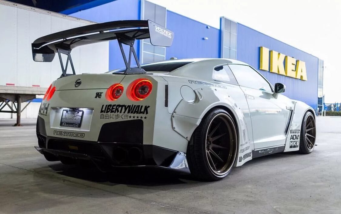 Gtr 7 купить. Nissan gt-r r35 Liberty walk. Nissan GTR r35 Liberty walk. Nissan GTR 35 Liberty walk. Nissan GTR r35 Tuning.