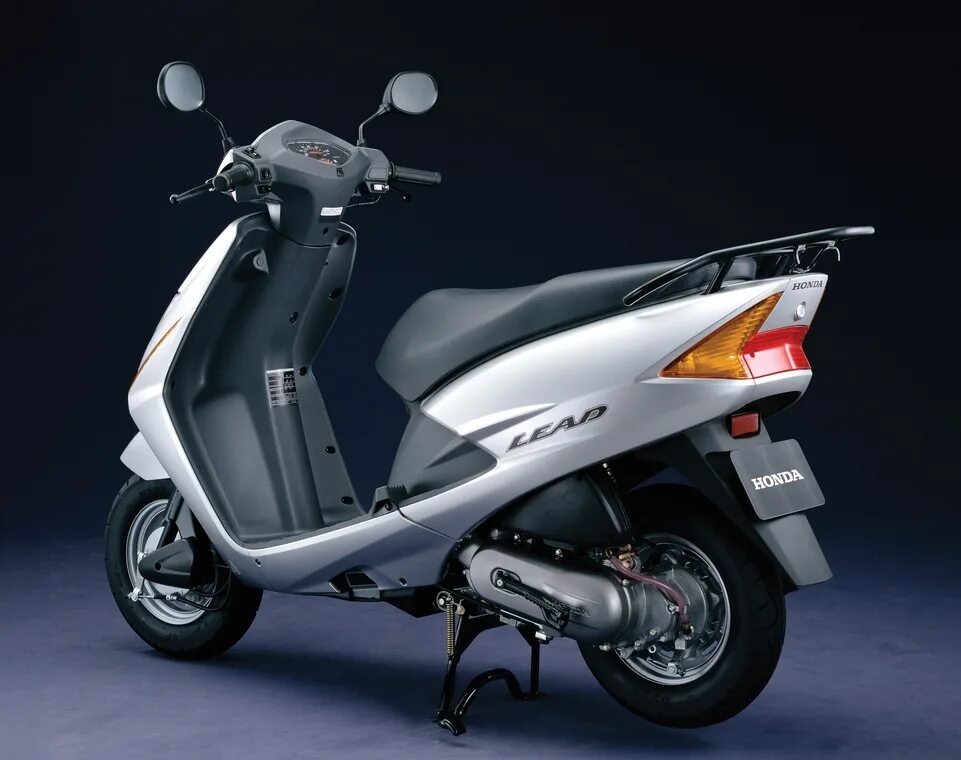 Скутер хонда cesta. Японский скутер honda. Японский скутер honda. Honda spacy 100. Японский скутер honda.