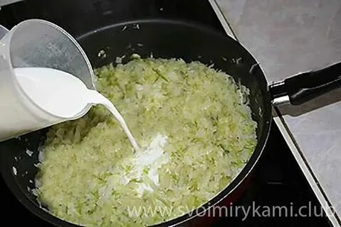 Капуста на сковороде с молоком