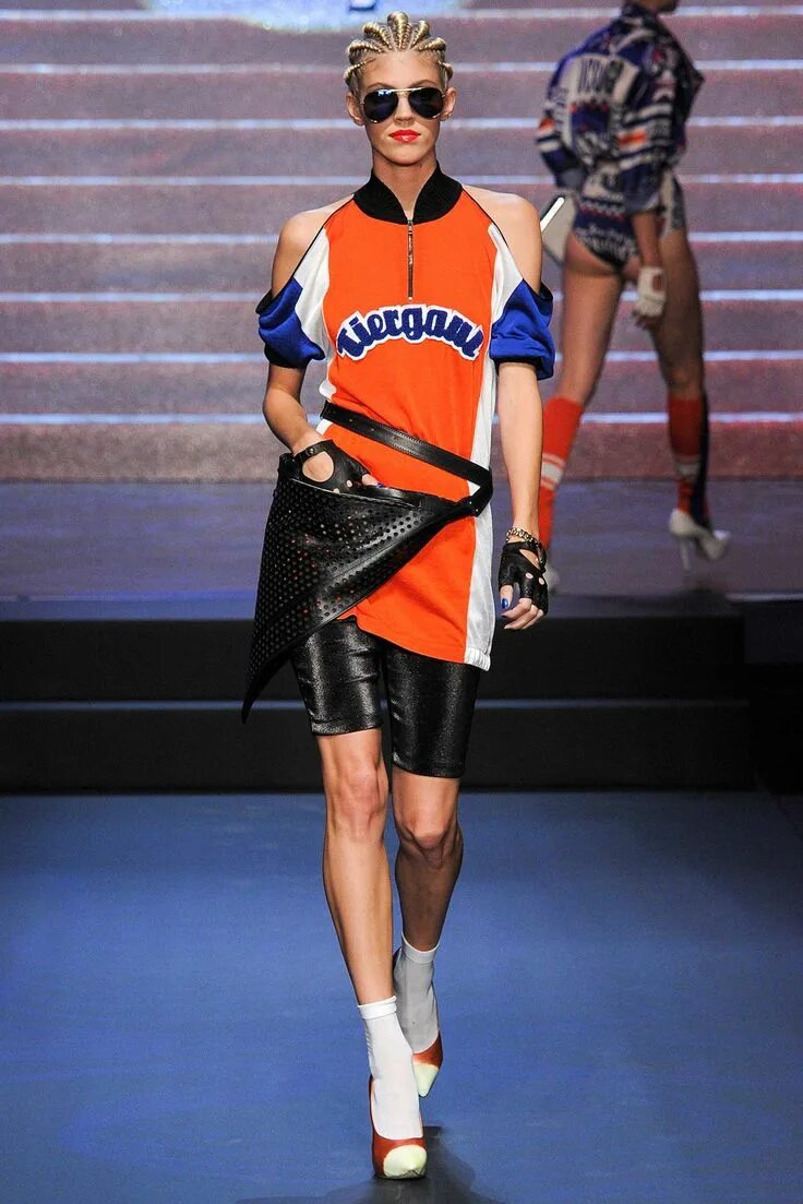 Показ модной одежды. Jean paul gaultier 2015. жан поль готье коллекция конструктивизм. жан поль готье показ 2015. jean paul gaultier 2025.