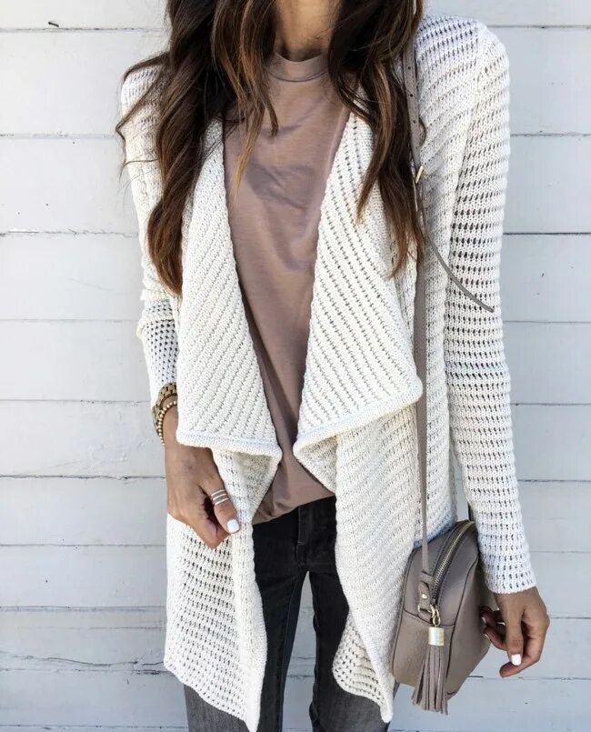 модные вязаные кардиганы 2024. стильные вязаные вещи. кардиган женский. стильные вязаные вещи для женщин. модные вязаные кардиганы.