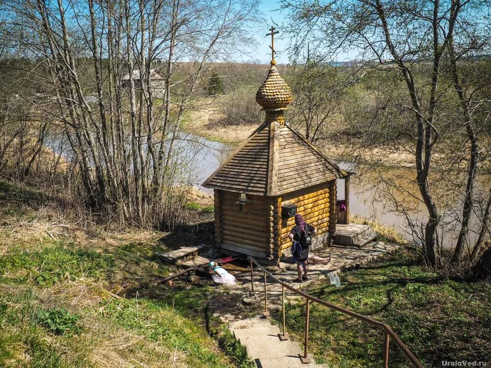 Святой источник николая. Верхнечусовские городки Пермский край монастырь. Верхнечусовские городки Успенский монастырь. Родник Николая Чудотворца Тутаев. Святой источник Николая Чудотворца.