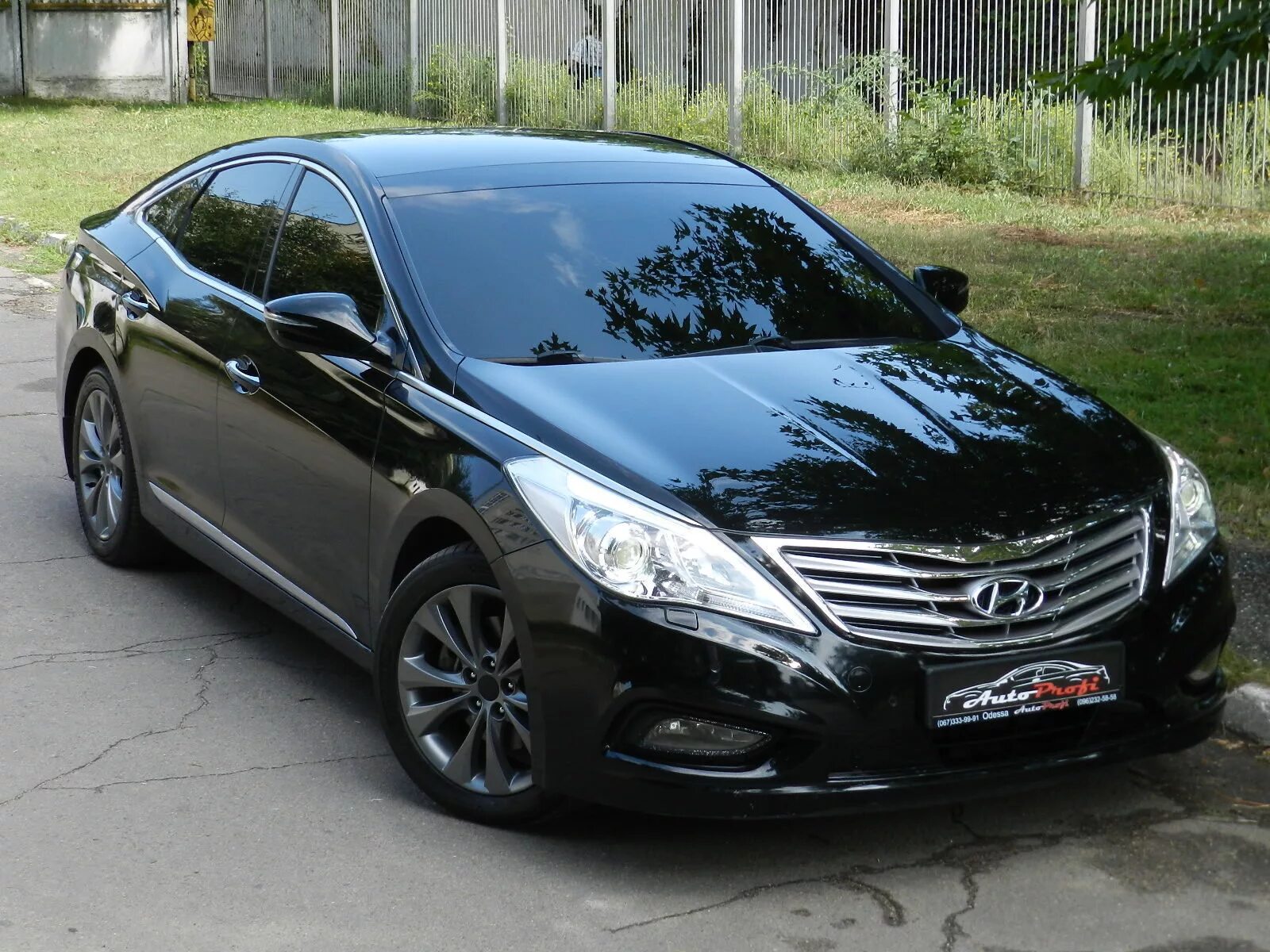 Купить хендай грандер. Hyundai Grandeur 2014. Hyundai Grandeur 2012. Хендай Грандер 2014. Hyundai Grandeur черный 2015.