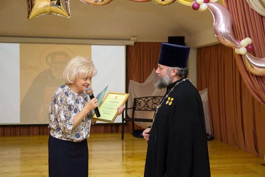 Учителя православной гимназии имени константина богородского. 8 сош клинцы. Православная гимназия электросталь. Гимназия рублева электросталь. Квн православная гимназия им андрея рублева.