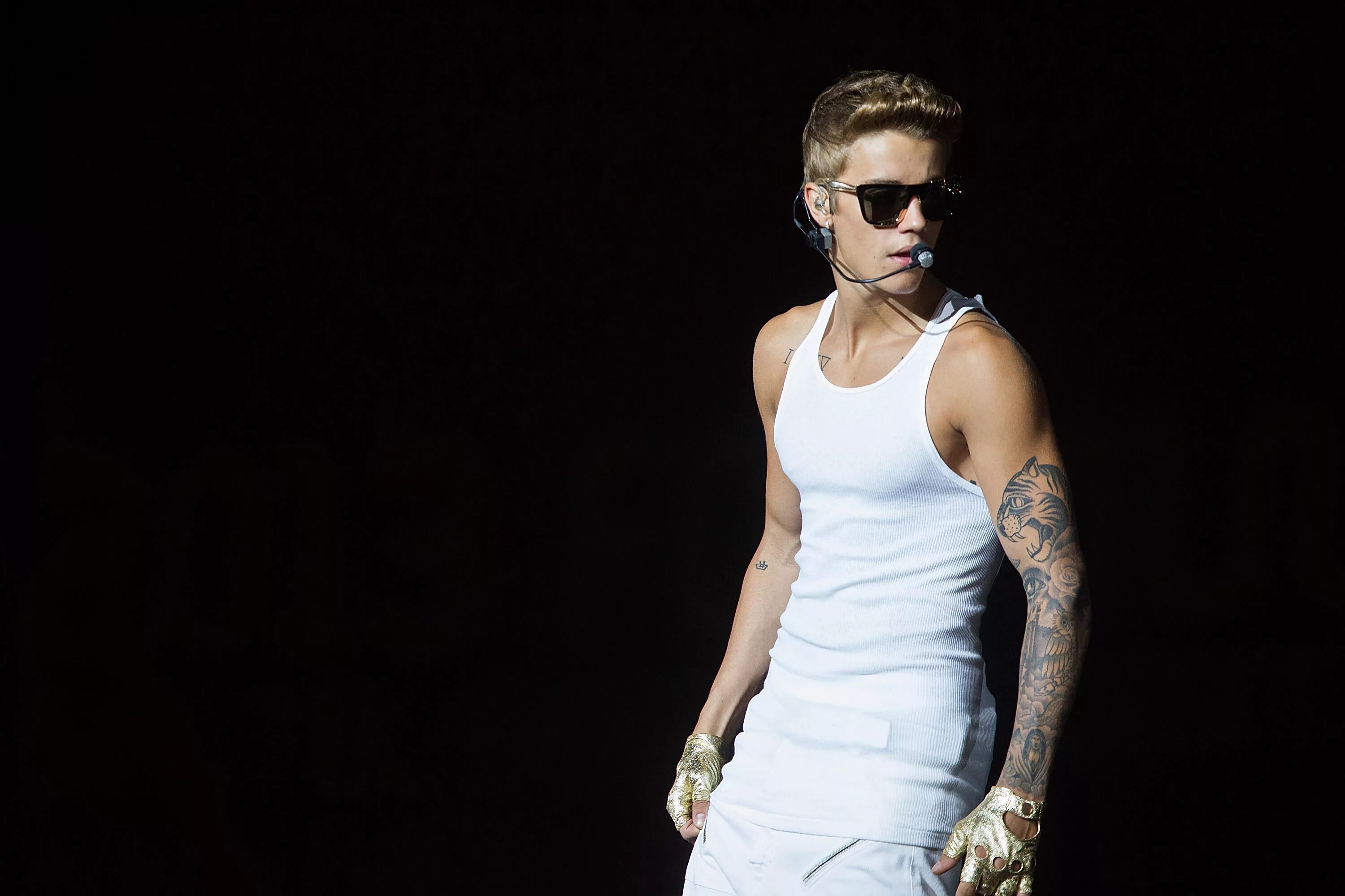 Джастин бибер. Бибер песни. Justin bieber believe альбом. Джастин бибер 2013 c очками. Бибер песни.