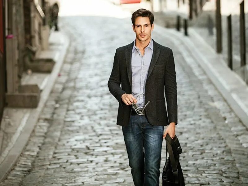 красивый стройный мужчина в одежде. одежда для мужчин в самаре. выбор мужской одежды. магазин мужской и женской одежды. дэвид ганди массимо дутти.