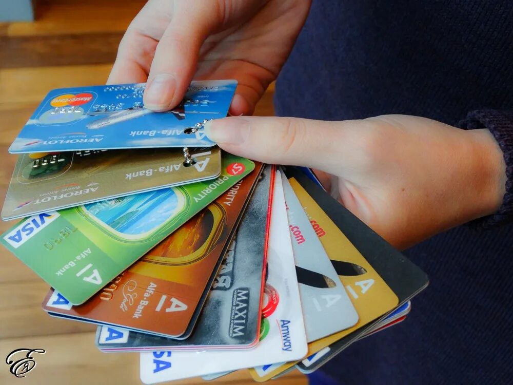 Сколько кредитных карт иметь