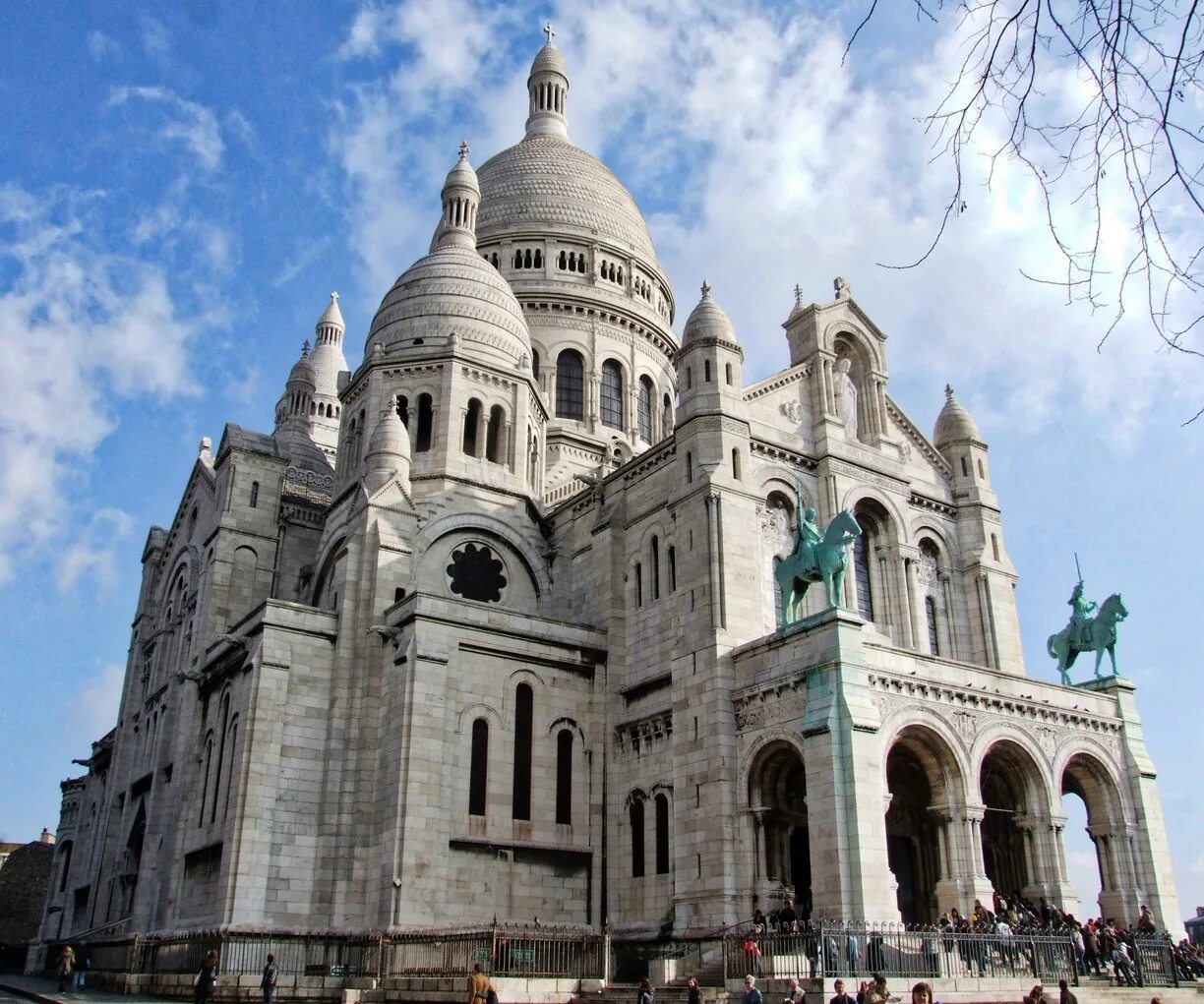 Famous cathedral. Сакре-кёр. Париж Церковь Сакре кер. Базилика Сакре-кёр в Париже.