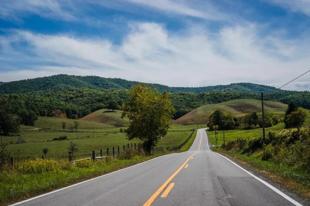 Decided to the countryside. West Virginia дороги. Вирджиния штат Сельская дорога. Дорога на Запад. Вирджиния пейзажи.