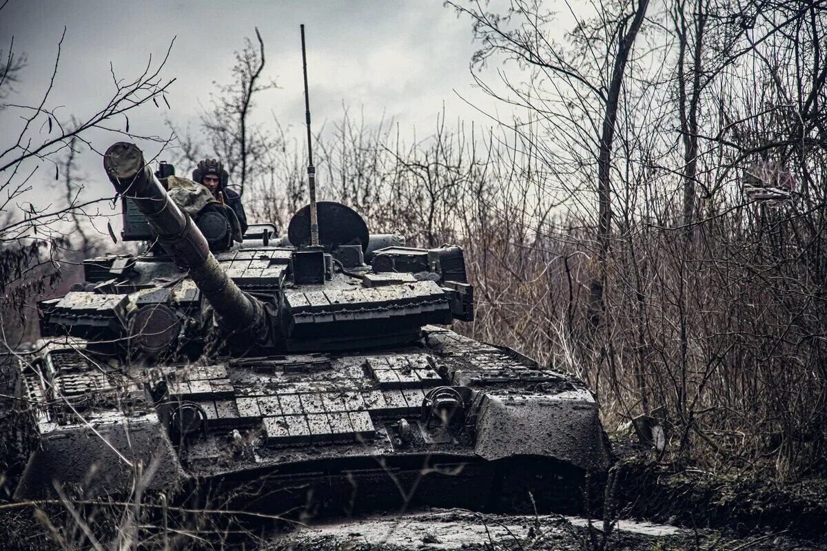 Российская бронетехника. Т-84 ятаган. Танки на передовой. Замаскированный танк т80. Танки на передовой.