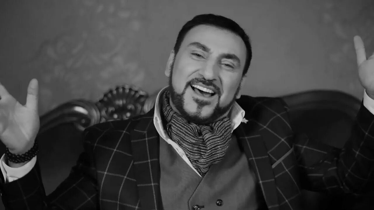 Влюбленный грустный парень. Нкарнер. Im axchik. Harout balyan. Сираин нкарнер.