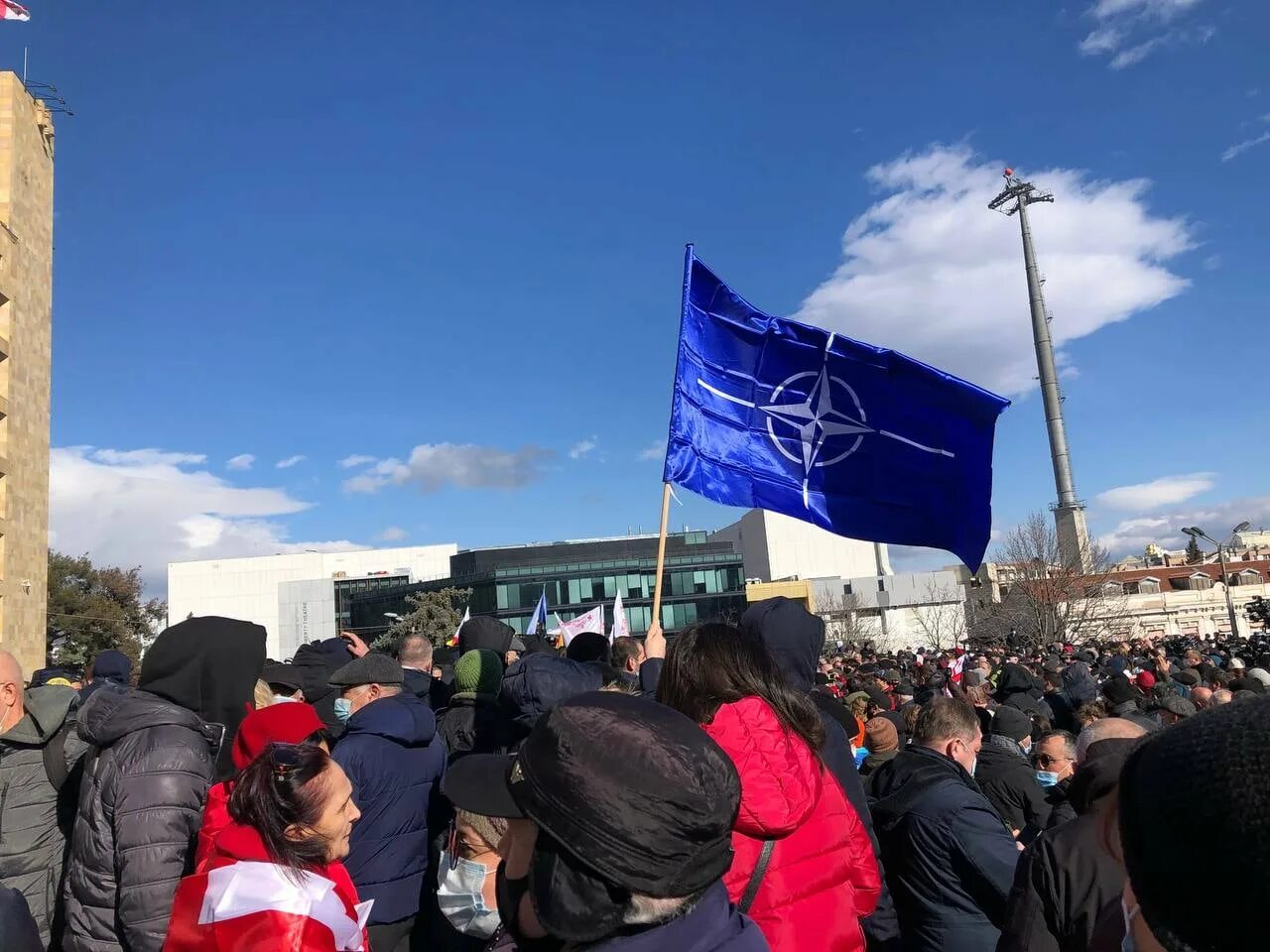 Что сейчас в грузии. Что сейчас в грузии. Партия национальные движения грузии. Революция роз в грузии 2003. Что сейчас в грузии.